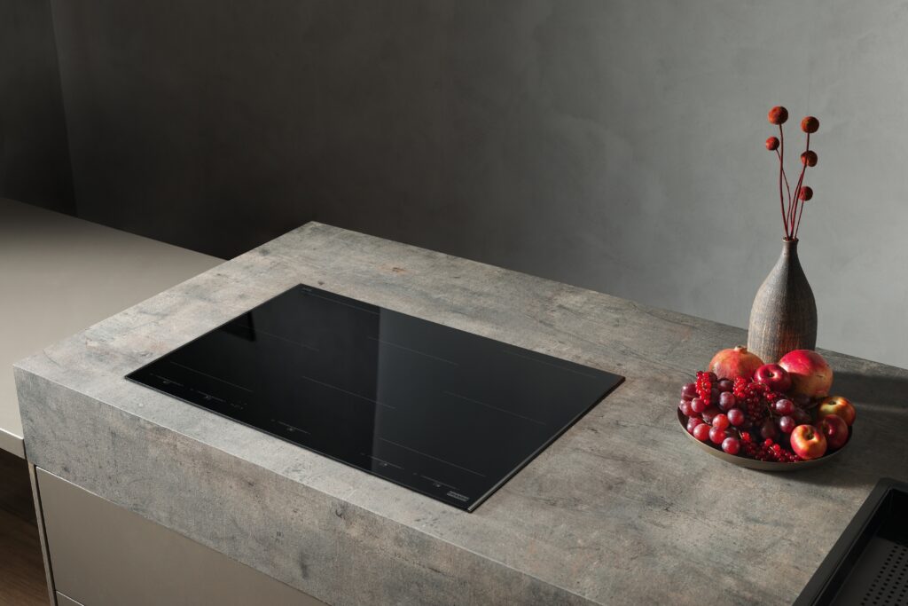 Maak je designkeuken af met de nieuwe Mythos Masterpiece-dampkappen en -inductiekookplaten 3