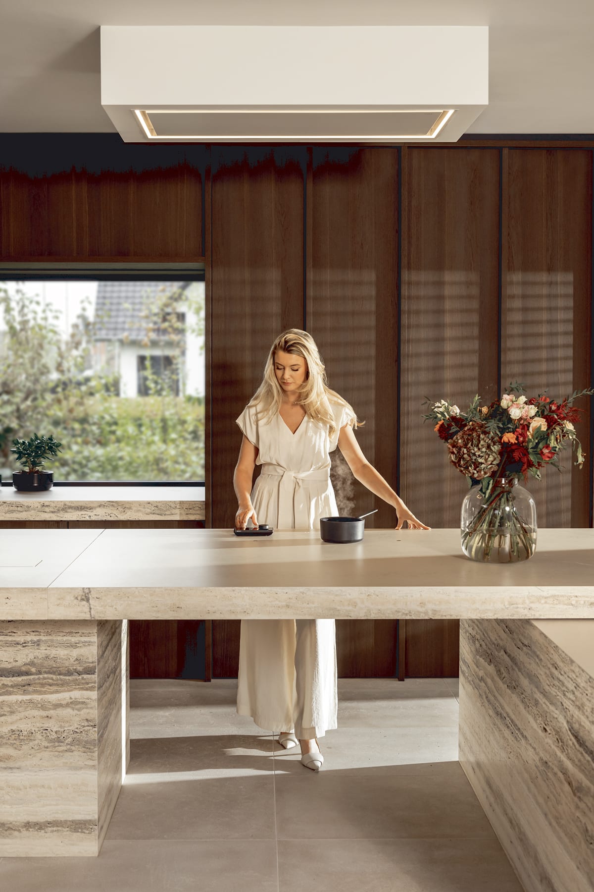 Stille afzuigkracht schittert in high-end keukenarchitectuur 1